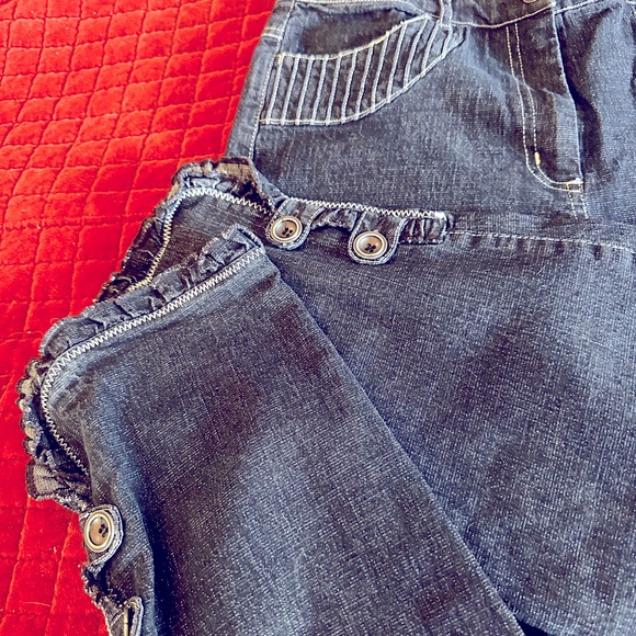 Vex- vintage jean capri… adorable stitching detail, ruffles , and buttons! - Picture 3 of 9